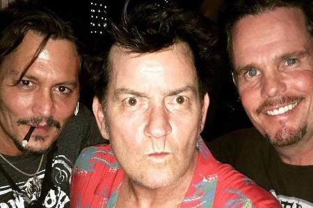 Johnny Depp (v.l.), Charlie Sheen und Kevin Dillon feiern 30 Jahre Johnny Depp (v.l.), Charlie Sheen und Kevin Dillon feiern 30 Jahre
