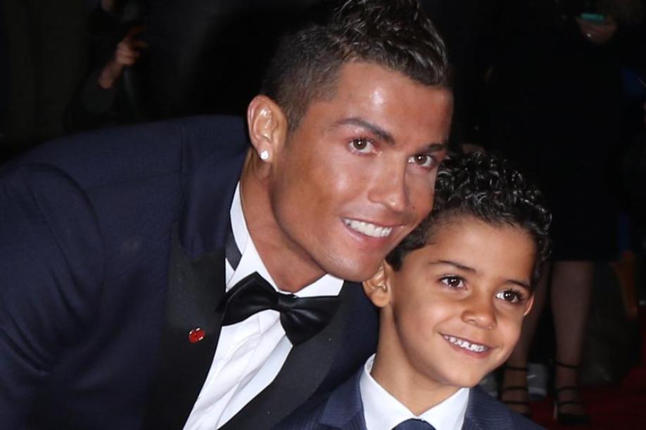 Cristiano Ronaldo: Erstes Foto mit allen drei Kindern - freenet.de