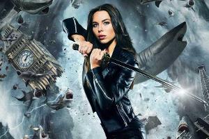 "Sharknado 5": Liliana Nova kämpft gegen fliegende Haie