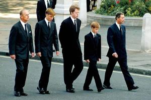 Trauerzug für Diana: Wurden Harry und William gezwungen?
