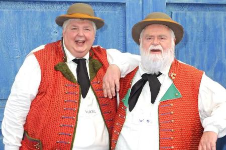 Wildecker-Herzbuben-Sänger Wolfgang Schwalm (links) ist jetzt Opa Wildecker-Herzbuben-Sänger Wolfgang Schwalm (links) ist jetzt Opa