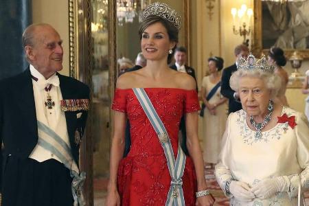 Prinz Philip (v.l.), Letizia von Spanien und Queen Elizabeth II. Prinz Philip (v.l.), Letizia von Spanien und Queen Elizabeth II.