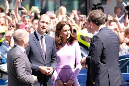 Tausende Menschen jubeln Kate und William in Hamburg zu