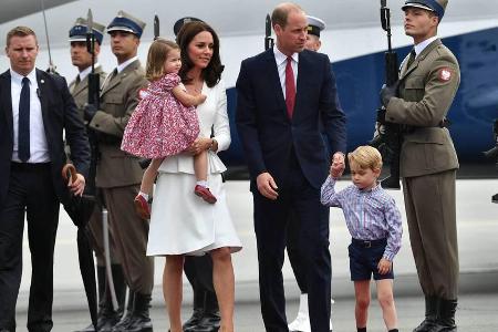 Herzogin Kate hielt Charlotte im Arm, während William George an der Hand hatte