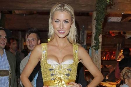 Lena Gercke ist immer ein Hingucker - Push-up zum Dirndl statt Bluse ist aber dennoch ein No-Go Lena Gercke ist immer ein Hingucker - Push-up zum Dirndl statt Bluse ist aber dennoch ein No-Go