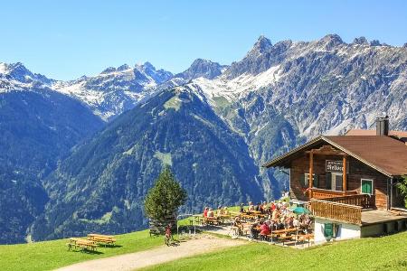 Vorarlberg von seiner schönsten Seite: Sonne, Berge und urige Hütten