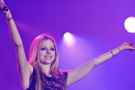 Sängerin Avril Lavigne bei einem Konzert in Paris 2001