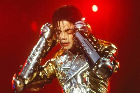 Michael Jackson bei seinem Auftritt im Berliner Olympiastadion 1999