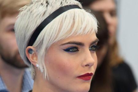 Sieht auch hier irgendwie schon elfisch aus: Cara Delevingne