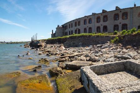 Stoisch und einschüchternd wacht die Seefestung über Tallinns Küste Stoisch und einschüchternd wacht die Seefestung über Tallinns Küste