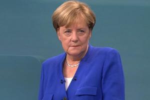 Angela Merkel im TV-Duell: Wo war nur die "Schlandkette"?