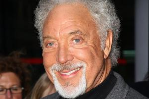 Tom Jones verschiebt US-Tour auf ärztlichen Rat hin