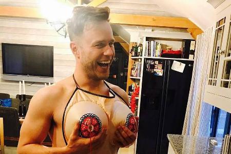 Olly Murs hat in der Küche sichtlich viel Spaß Olly Murs hat in der Küche sichtlich viel Spaß