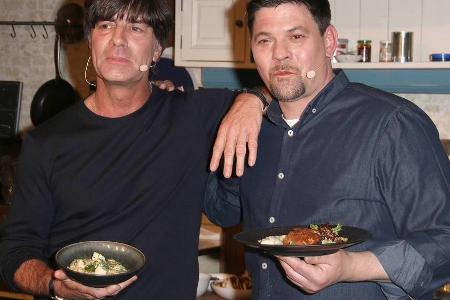 Tim Mälzer kocht mit Jogi Löw