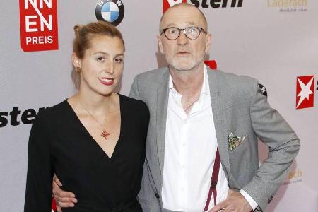 Peter Lohmeyer mit seiner neuen Freundin Leonie Seifert