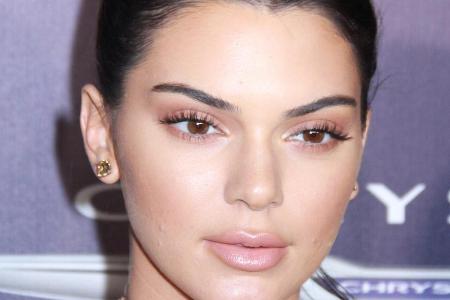 Kendall Jenner muss derzeit einen Tiefschlag nach dem nächsten verkraften Kendall Jenner muss derzeit einen Tiefschlag nach dem nächsten verkraften