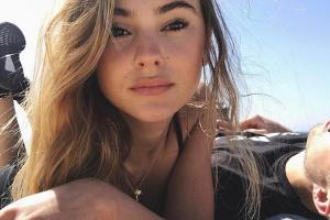 So ganz kann Stefanie Giesinger das Modeln wohl nie vergessen - auch am Strand werden fleißig Fotos gemacht