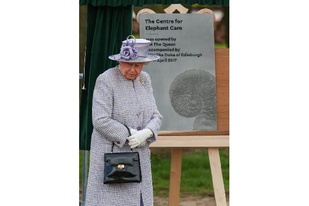 Unlängst besuchte Königin Elizabeth II. den Whipsnade Zoo im Vereinigten Königreich. Warum? Ein neues Elefanten-Zentrum wurd...