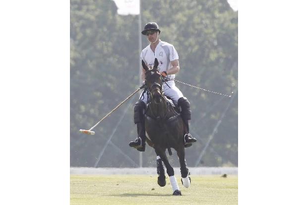 ...an ihre Enkel weitergegeben hat. Prinz William ist schließlich ein leidenschaftlicher Polospieler, der sich gerne mal mit...