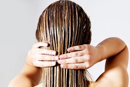 Blondiertes Haar braucht die richtige Pflege