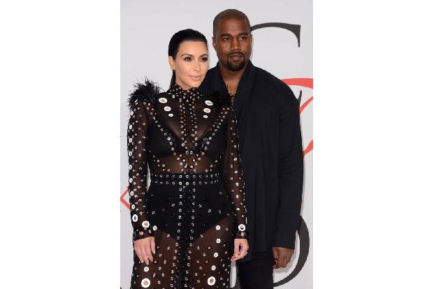 ...gewesen sein. Kim Kardashian verkündete nämlich gerade erneut schwanger zu sein. Die bezaubernde, reife Dame auf dem Cove...