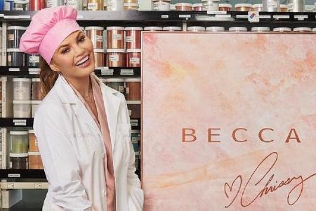 Chrissy Teigen hat bei der Produktion der Make-up-Produkte auch selbst Hand angelegt