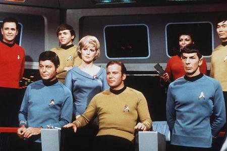 Mr. Sulu (rechts) und seine Kollegen der USS Enterprise