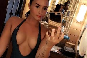 Mega-Dekolleté und sexy Pose: So zeigt sich Demi Lovato jetzt