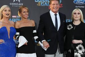 David Hasselhoff mit seiner Familie auf dem roten Teppich