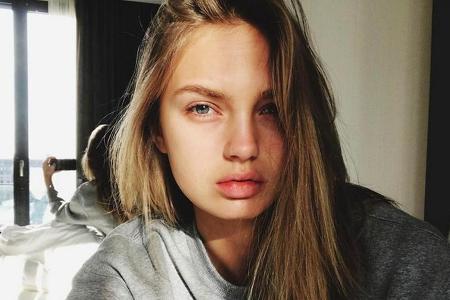 Das niederländische Model Romee Strijd sieht auch am Morgen und ganz ohne Make-up frisch und sexy aus Das niederländische Model Romee Strijd sieht auch am Morgen und ganz ohne Make-up frisch und sexy aus
