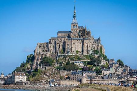 Früher pilgerten Könige und Fürsten nach Mont-Saint-Michel - Heute besuchen über 3,5 Millionen Touristen im Jahr das Schloss