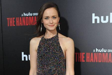 Das bunte Outfit von Alexis Bledel bietet einen Eyecatcher nach dem anderen Das bunte Outfit von Alexis Bledel bietet einen Eyecatcher nach dem anderen