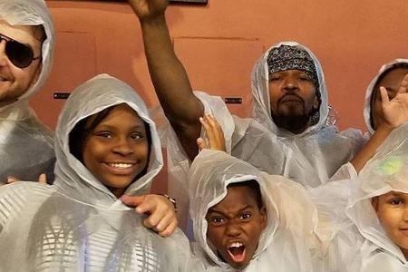 Jamie Foxx (hinten rechts) beim Familienausflug in die Universal Filmstudios