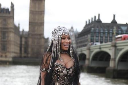 Pietätlos? Fans kritisieren die Musikvideo-Szenen von Nicki Minaj an der Westminster Bridge - dem Ort des Terroranschlags vo...