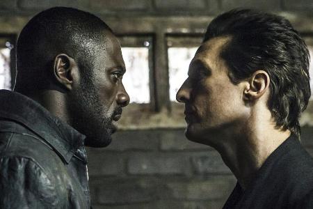 Der Revolvermann Roland (Idris Elba, l.) trifft seinen Nemesis, den Mann in Schwarz (Matthew McConaughey)