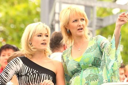 Planen Kristina Bach (r.) und Helene Fischer die Schlager-Sensation? Planen Kristina Bach (r.) und Helene Fischer die Schlager-Sensation?
