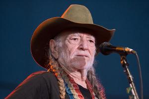 Willie Nelson muss nach Atemproblemen Konzert abbrechen