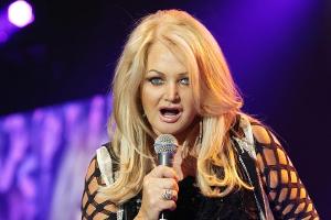 Bonnie Tyler: Verkäufe wegen Sonnenfinsternis um 500 Prozent gestiegen