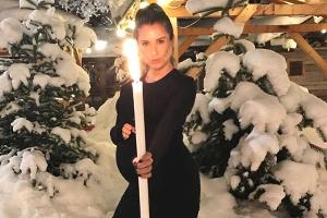 Cathy Hummels genießt im Winterurlaub die Zeit vor der Geburt