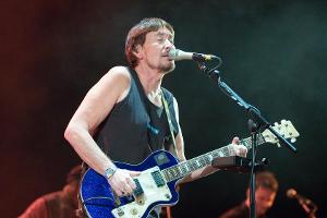 Chris Rea bricht mitten auf der Bühne zusammen