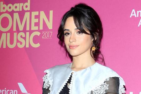 Camila Cabello erlebte mitten auf der Bühne ein peinliches Mode-Missgeschick Camila Cabello erlebte mitten auf der Bühne ein peinliches Mode-Missgeschick