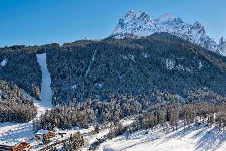 Vom Hotel auf die Skipiste - wie hier unter den drei Zinnen in den Dolomiten