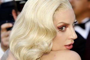 Weihnachtlich? Lady Gaga posiert als "Santas ungezogene Elfe"