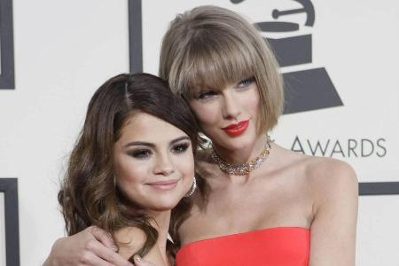 Ein Herz und eine Seele: Selena Gomez und Tayor Swift bei den 58. Grammy Awards