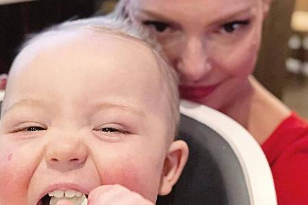 Katherine Heigl hat Spaß mit ihrem Sohn Joshua Bishop Kelley, Jr Katherine Heigl hat Spaß mit ihrem Sohn Joshua Bishop Kelley, Jr