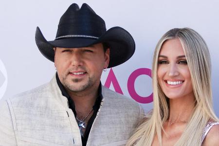 Jason Aldean und seine Frau Brittany bei den 52. Academy Of Country Music Awards im April 2017 in Las Vegas Jason Aldean und seine Frau Brittany bei den 52. Academy Of Country Music Awards im April 2017 in Las Vegas