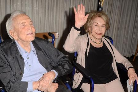 Kirk Douglas ist seit 1954 mit Ehefrau Anne Buydens verheiratet