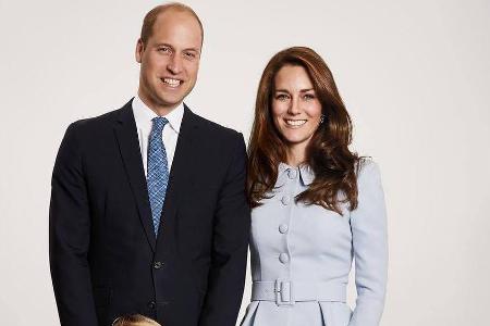 Prinz William, Herzogin Kate und ihre beiden Kinder, Prinz George und Prinzessin Charlotte, auf der royalen Weihnachtskarte ... Prinz William, Herzogin Kate und ihre beiden Kinder, Prinz George und Prinzessin Charlotte, auf der royalen Weihnachtskarte ...