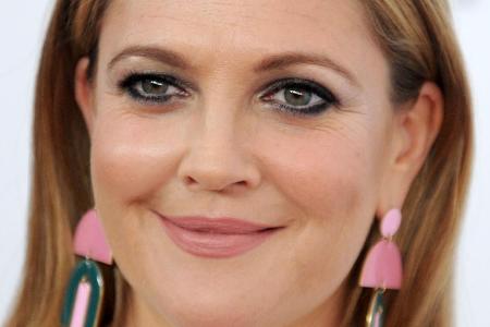Alles, was Drew Barrymore in ihrem Leben braucht, ist die Liebe ihrer Töchter Alles, was Drew Barrymore in ihrem Leben braucht, ist die Liebe ihrer Töchter