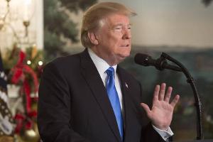 Donald Trump lallt bei Rede: Neue Spekulationen um seine Gesundheit
